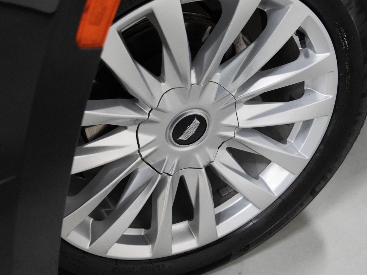 2024 Cadillac Escalade LUXURY | 7 PASS | AKG AUDIO | 22 IN Photo