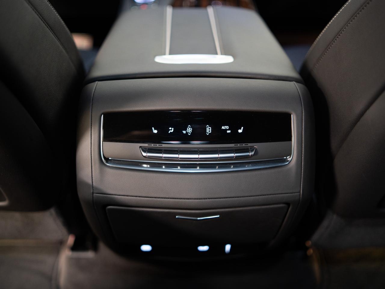 2024 Cadillac Escalade LUXURY | 7 PASS | AKG AUDIO | 22 IN Photo