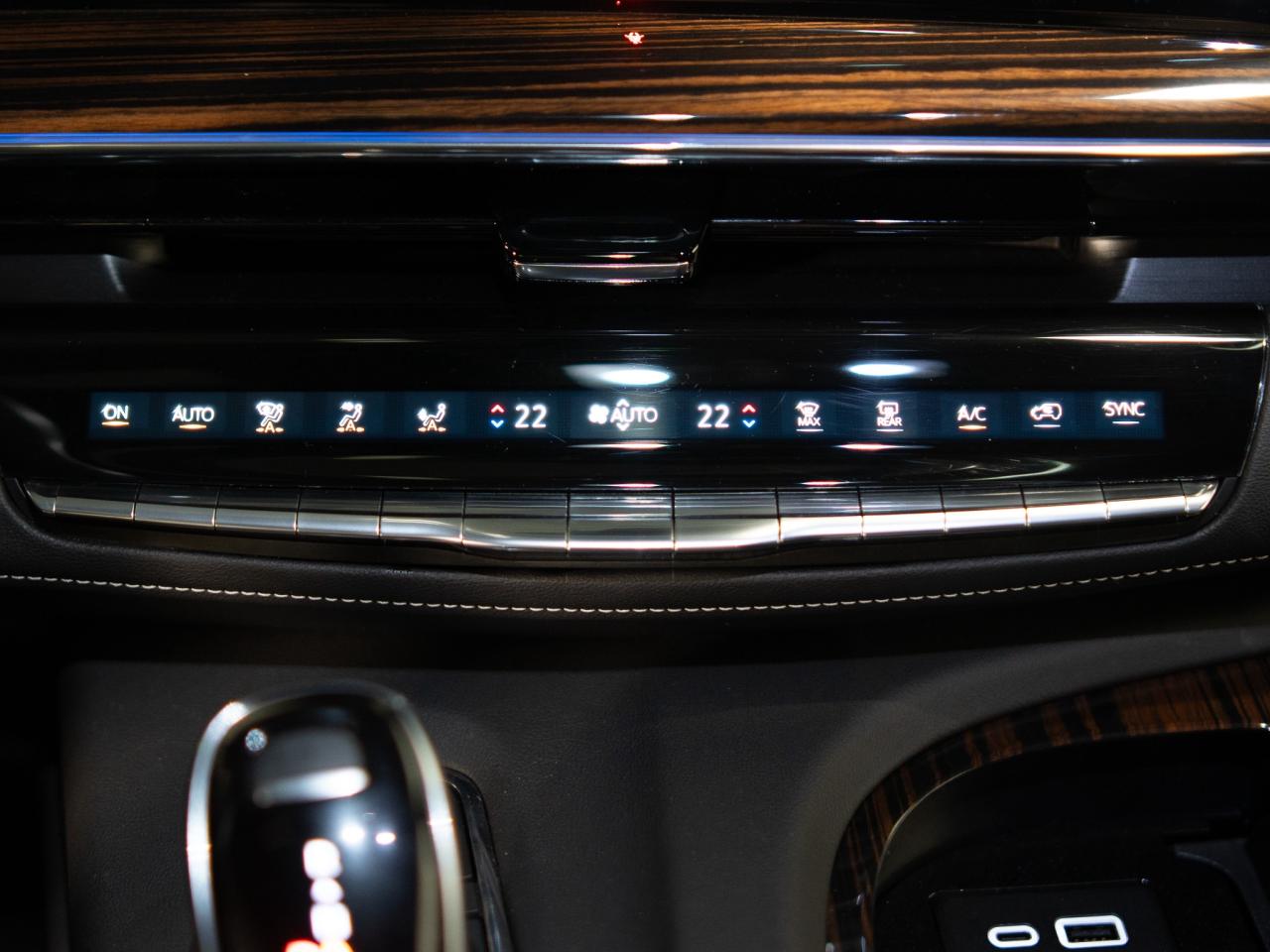 2024 Cadillac Escalade LUXURY | 7 PASS | AKG AUDIO | 22 IN Photo