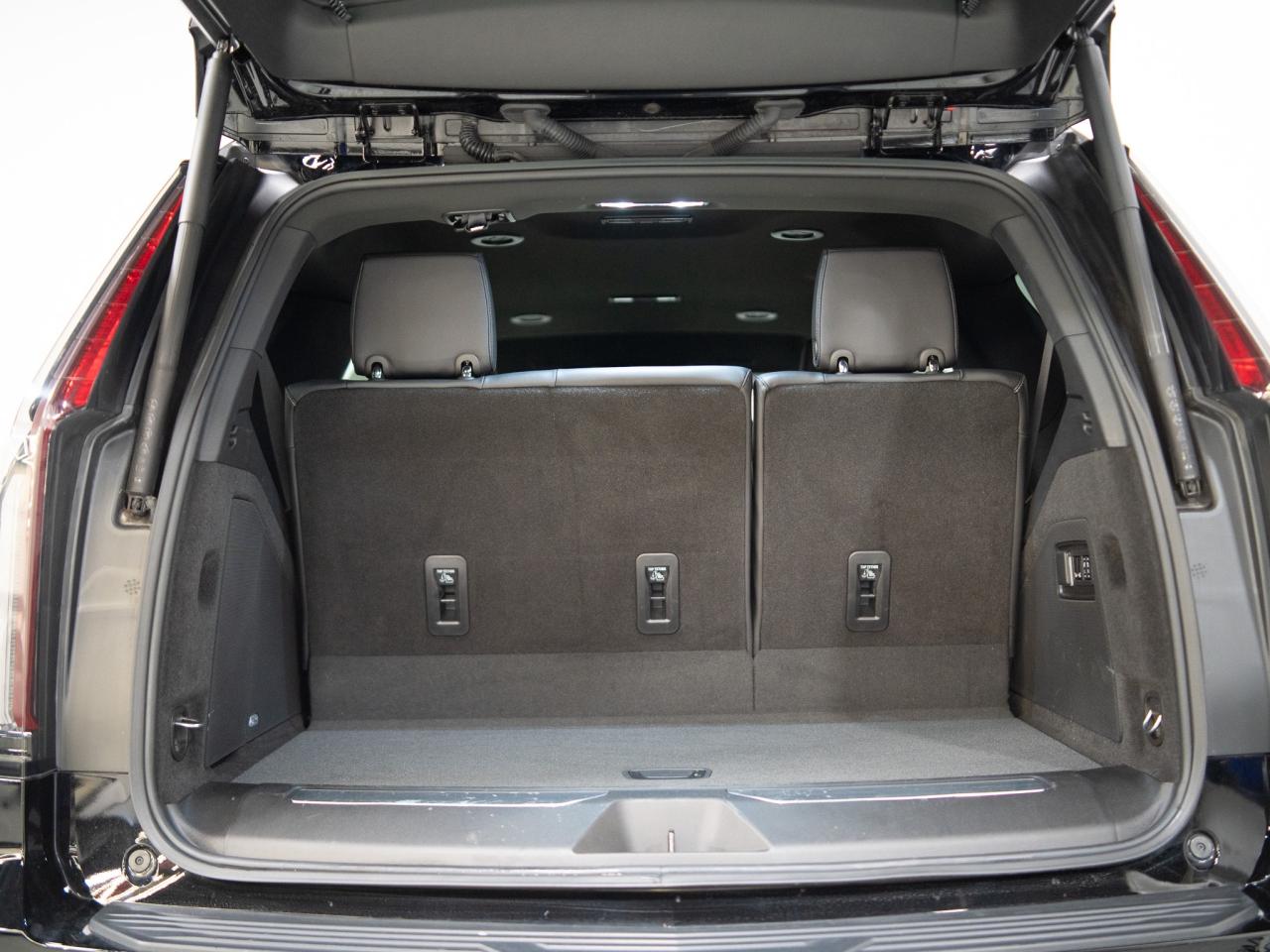 2024 Cadillac Escalade LUXURY | 7 PASS | AKG AUDIO | 22 IN Photo