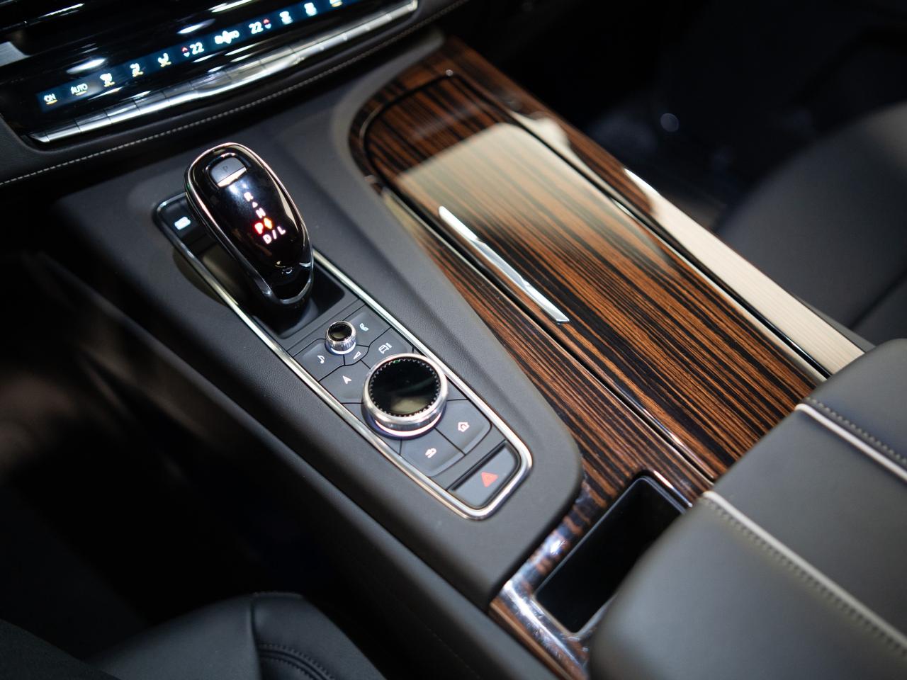 2024 Cadillac Escalade LUXURY | 7 PASS | AKG AUDIO | 22 IN Photo