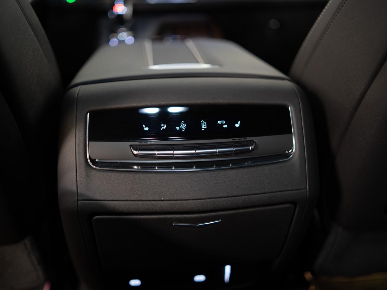 2024 Cadillac Escalade LUXURY | 7 PASS | AKG AUDIO | 22 IN Photo