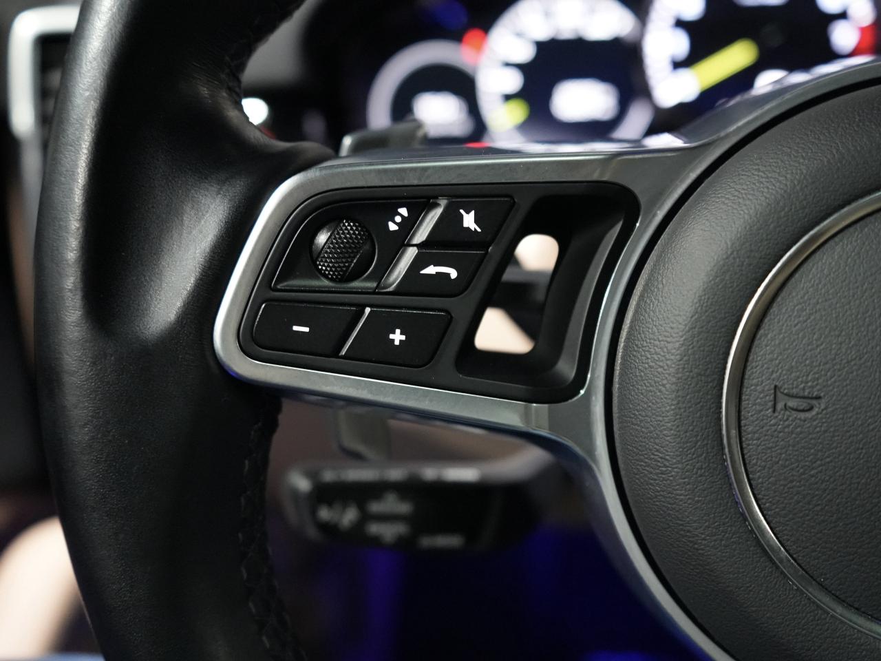 2022 Porsche Cayenne E-Hybrid /PANO/BOSE/21 IN RIM/DRIVE ASSIST/1OWNER Photo