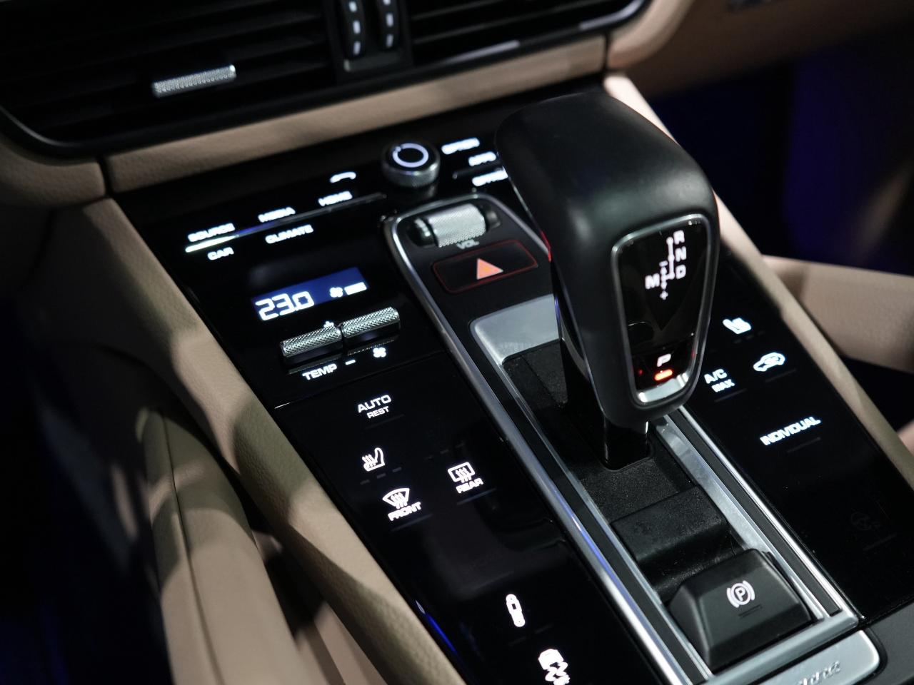 2022 Porsche Cayenne E-Hybrid /PANO/BOSE/21 IN RIM/DRIVE ASRIST/1OWNER Photo