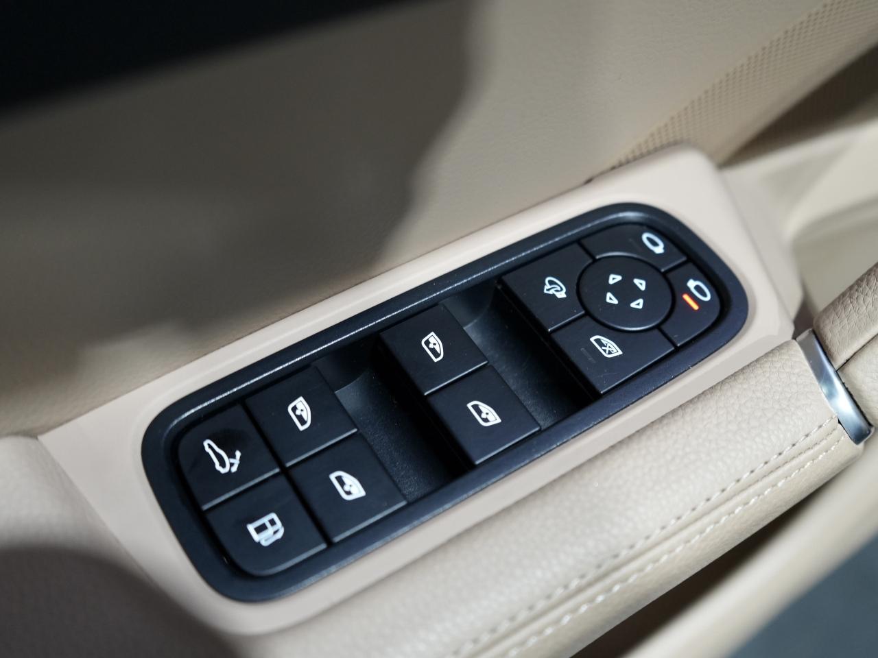 2022 Porsche Cayenne E-Hybrid /PANO/BOSE/21 IN RIM/DRIVE ASSIST/1OWNER Photo