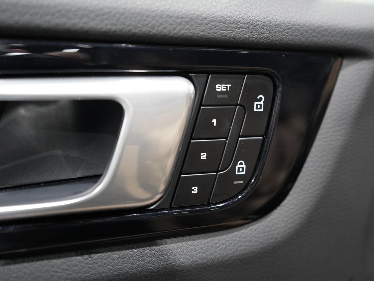 2022 Porsche Cayenne E-Hybrid /PANO/BOSE/21 IN RIM/DRIVE ASRIST/1OWNER Photo