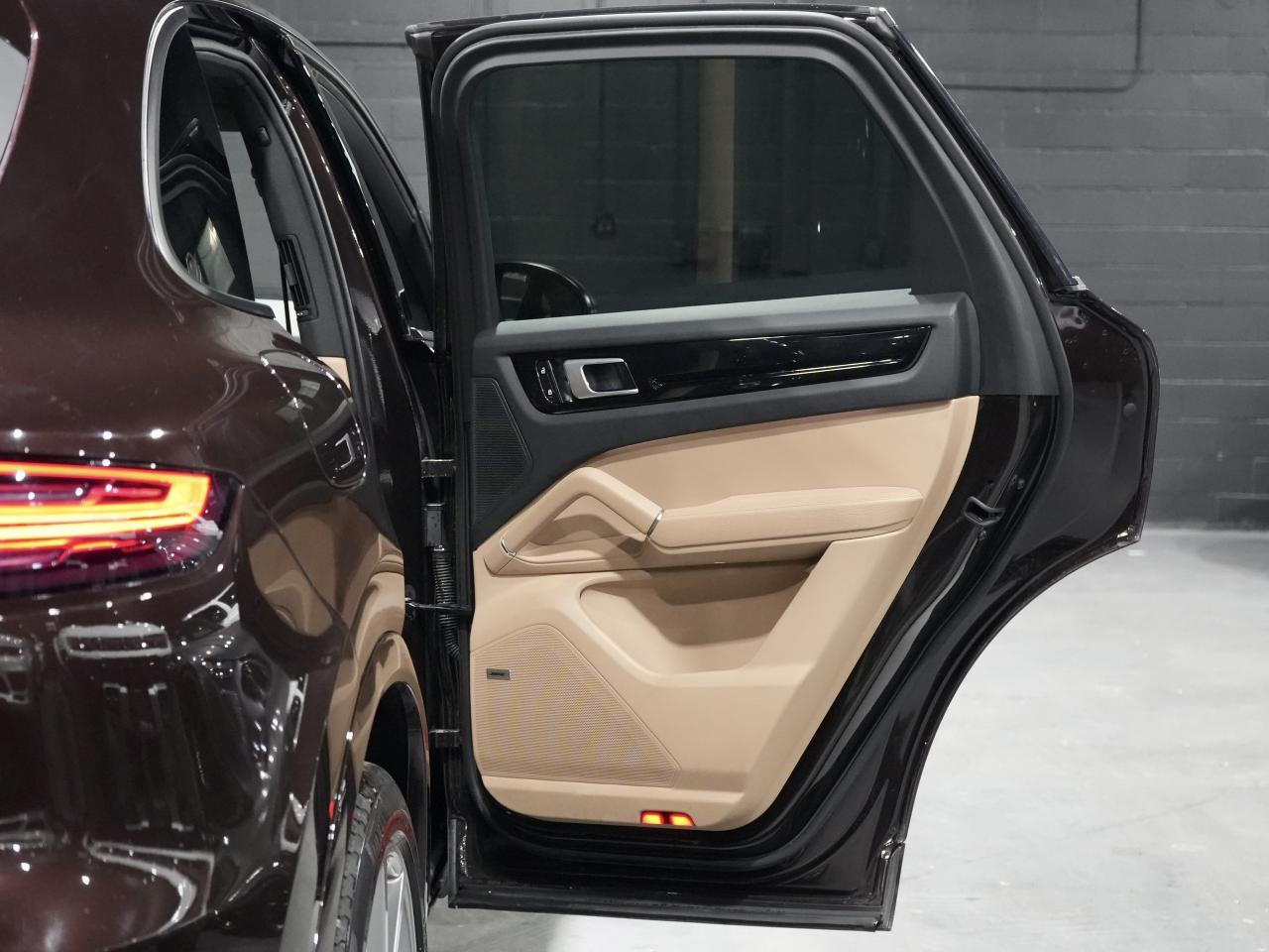 2022 Porsche Cayenne E-Hybrid /PANO/BOSE/21 IN RIM/DRIVE ASSIST/1OWNER Photo