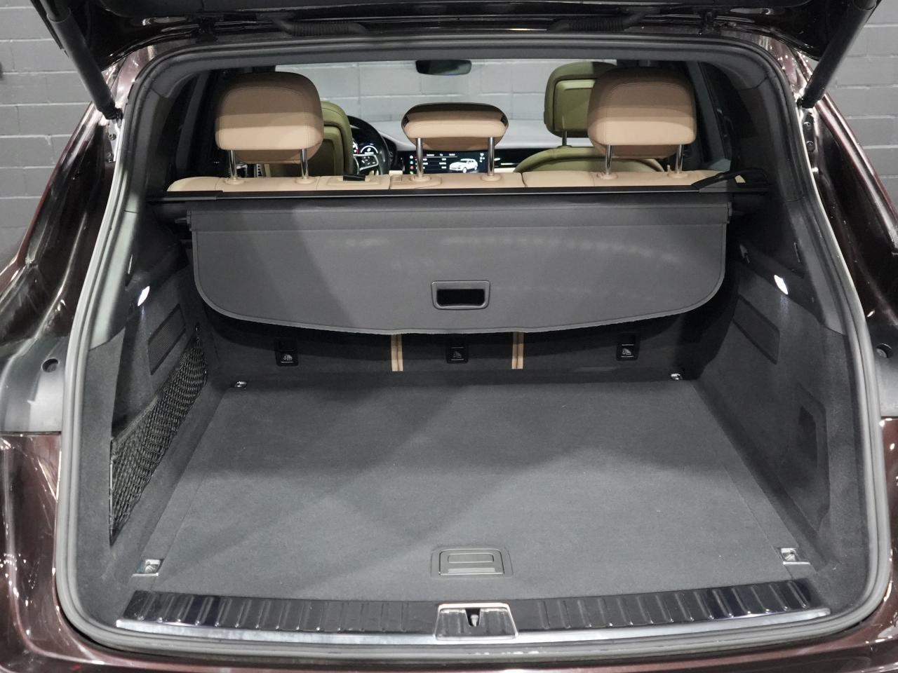 2022 Porsche Cayenne E-Hybrid /PANO/BOSE/21 IN RIM/DRIVE ASSIST/1OWNER Photo