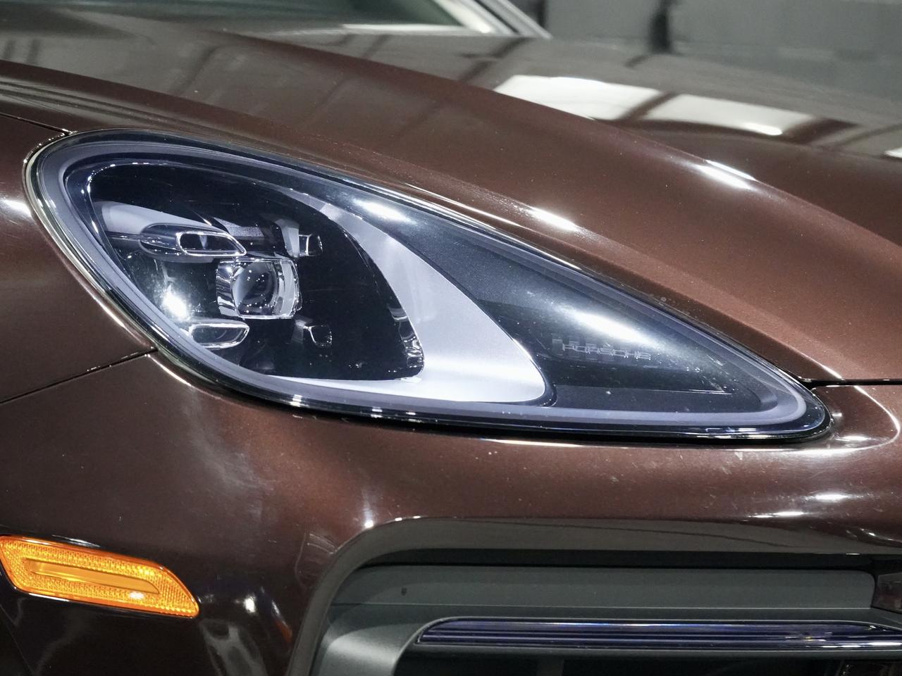 2022 Porsche Cayenne E-Hybrid /PANO/BOSE/21 IN RIM/DRIVE ASSIST/1OWNER Photo3