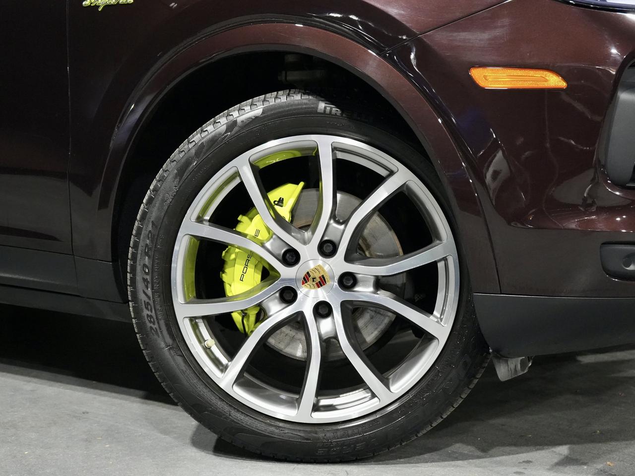 2022 Porsche Cayenne E-Hybrid /PANO/BOSE/21 IN RIM/DRIVE ASSIST/1OWNER Photo4