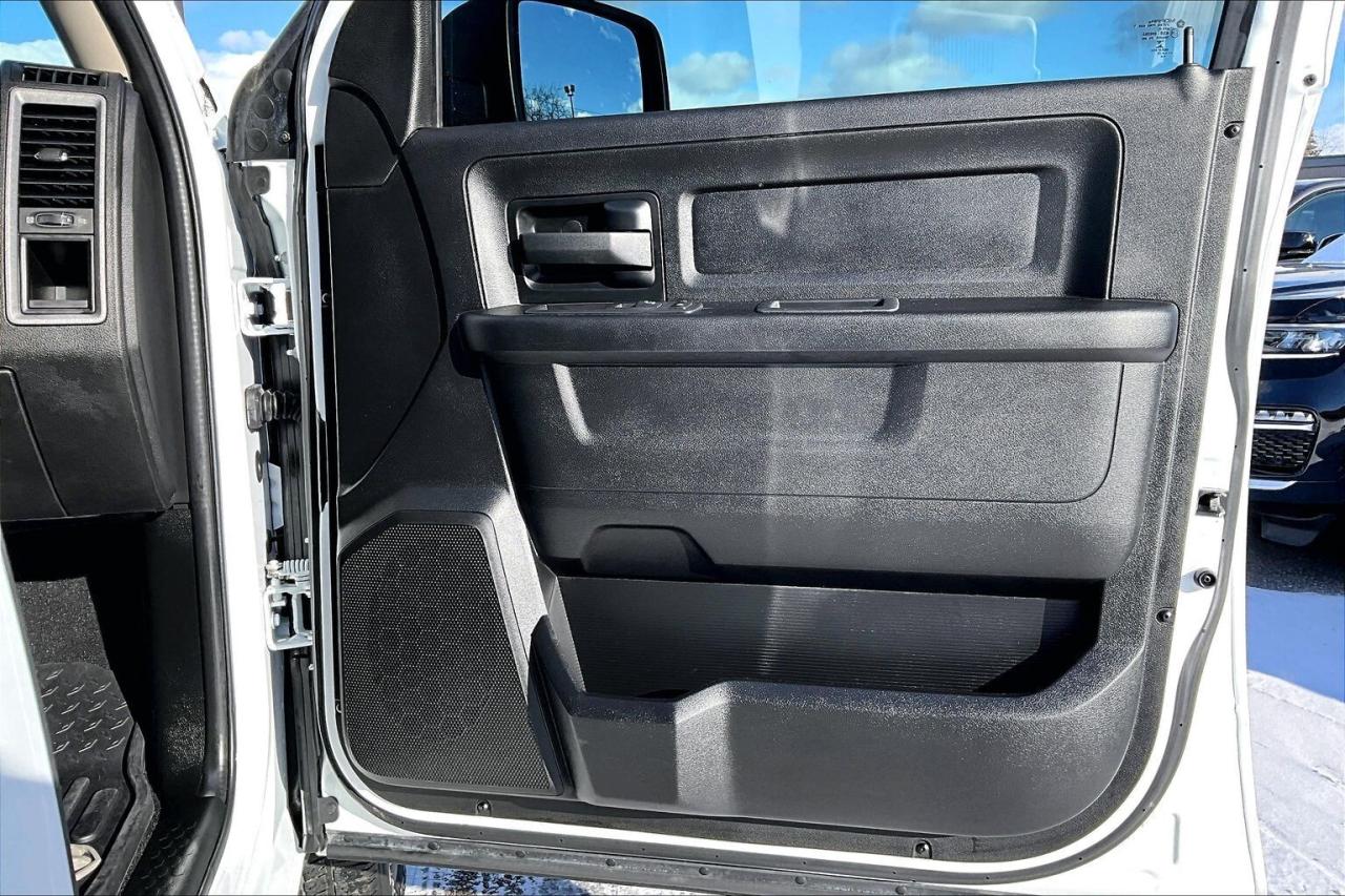 2022 RAM 1500 Classic Night Edition Crew | Max Tow Pkg | Bed Liner | 4X4 Photo