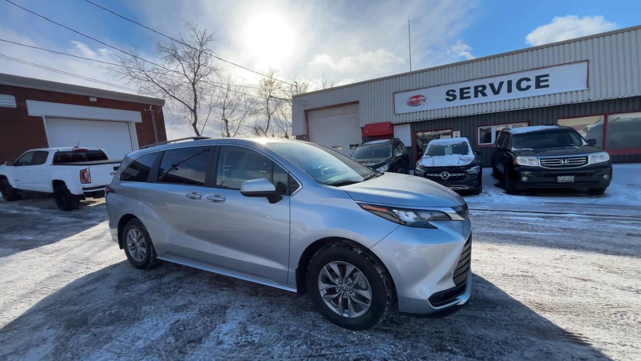 2024 Toyota Sienna HYBRID | 8-PASS | HTD SEATS | CARPLAY |17IN ALLOYS Photo