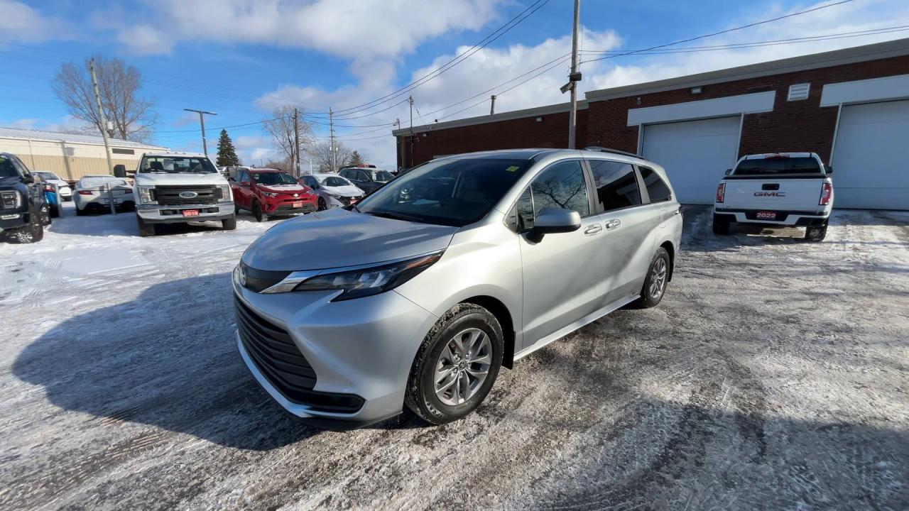 2024 Toyota Sienna HYBRID | 8-PASS | HTD SEATS | CARPLAY |17IN ALLOYS Photo3