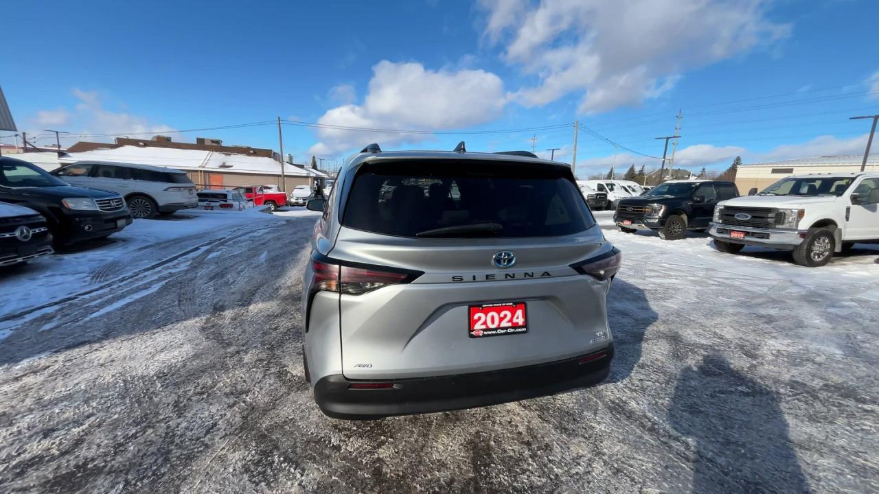 2024 Toyota Sienna HYBRID | 8-PASS | HTD SEATS | CARPLAY |17IN ALLOYS Photo