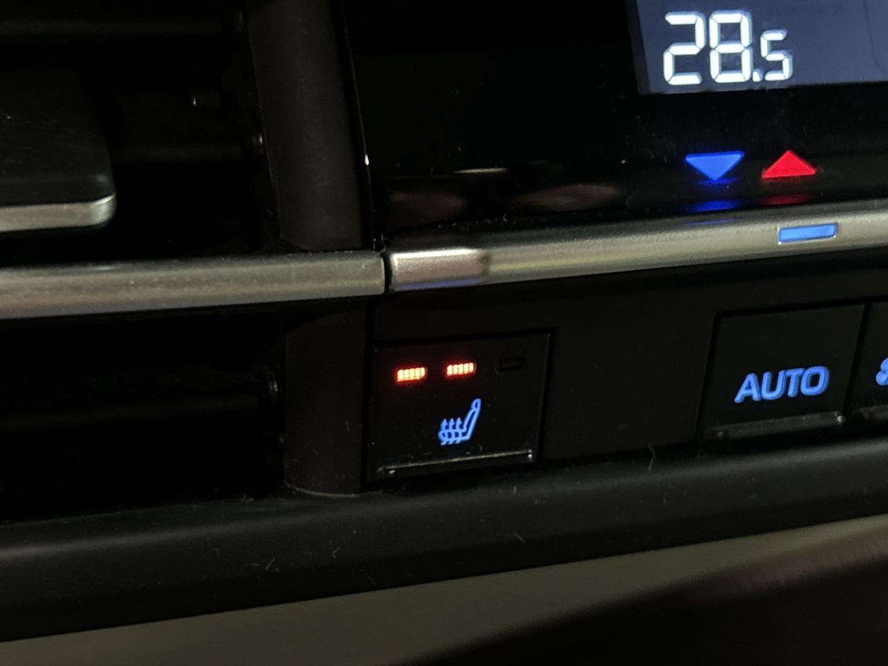 2024 Toyota Sienna HYBRID | 8-PASS | HTD SEATS | CARPLAY |17IN ALLOYS Photo