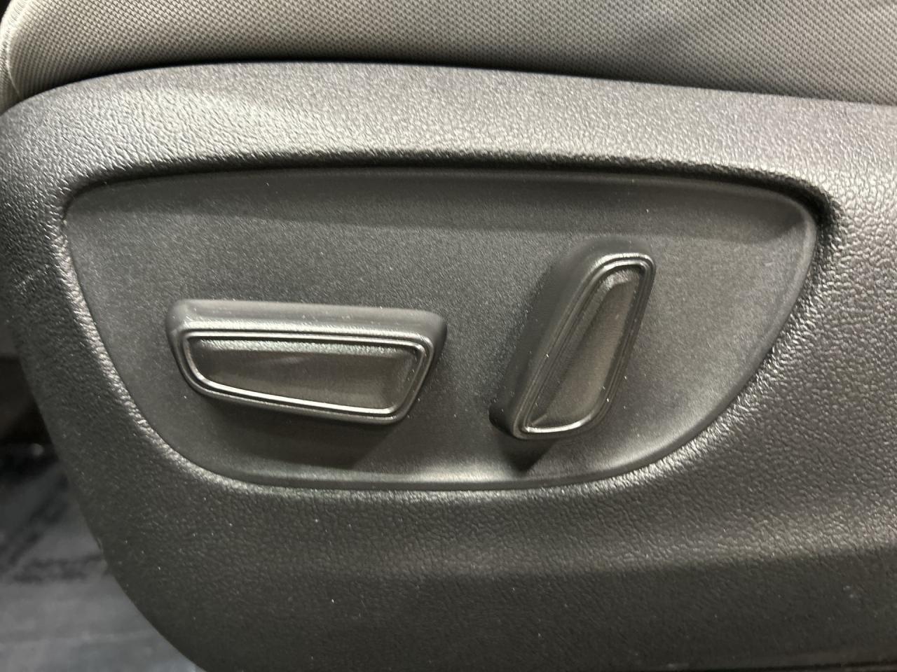 2024 Toyota Sienna HYBRID | 8-PASS | HTD SEATS | CARPLAY |17IN ALLOYS Photo