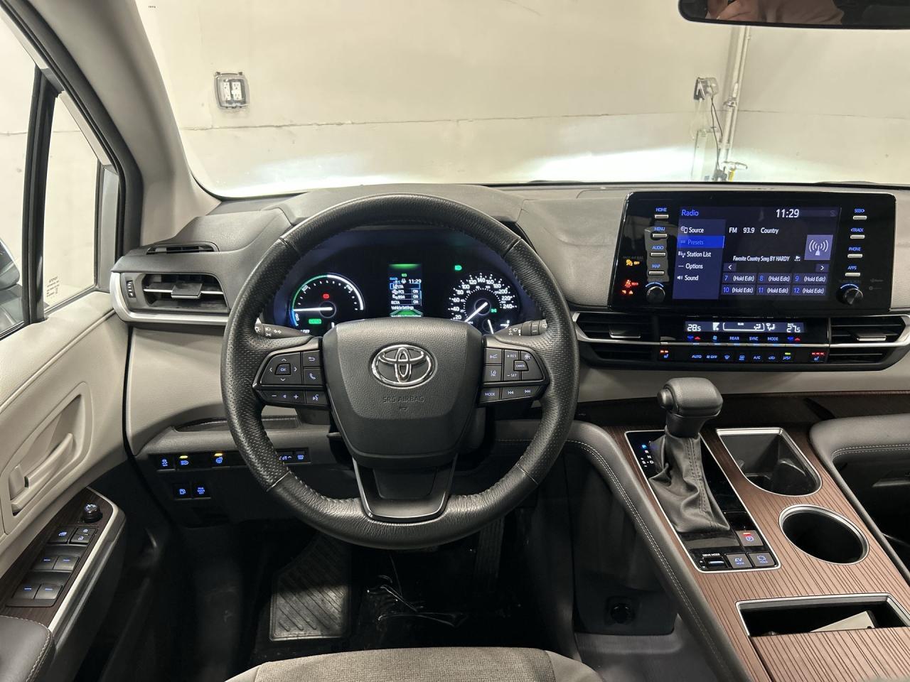 2024 Toyota Sienna HYBRID | 8-PASS | HTD SEATS | CARPLAY |17IN ALLOYS Photo