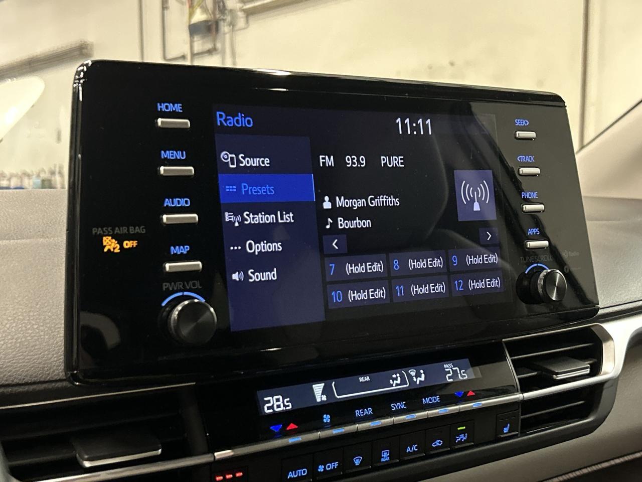 2024 Toyota Sienna HYBRID | 8-PASS | HTD SEATS | CARPLAY |17IN ALLOYS Photo