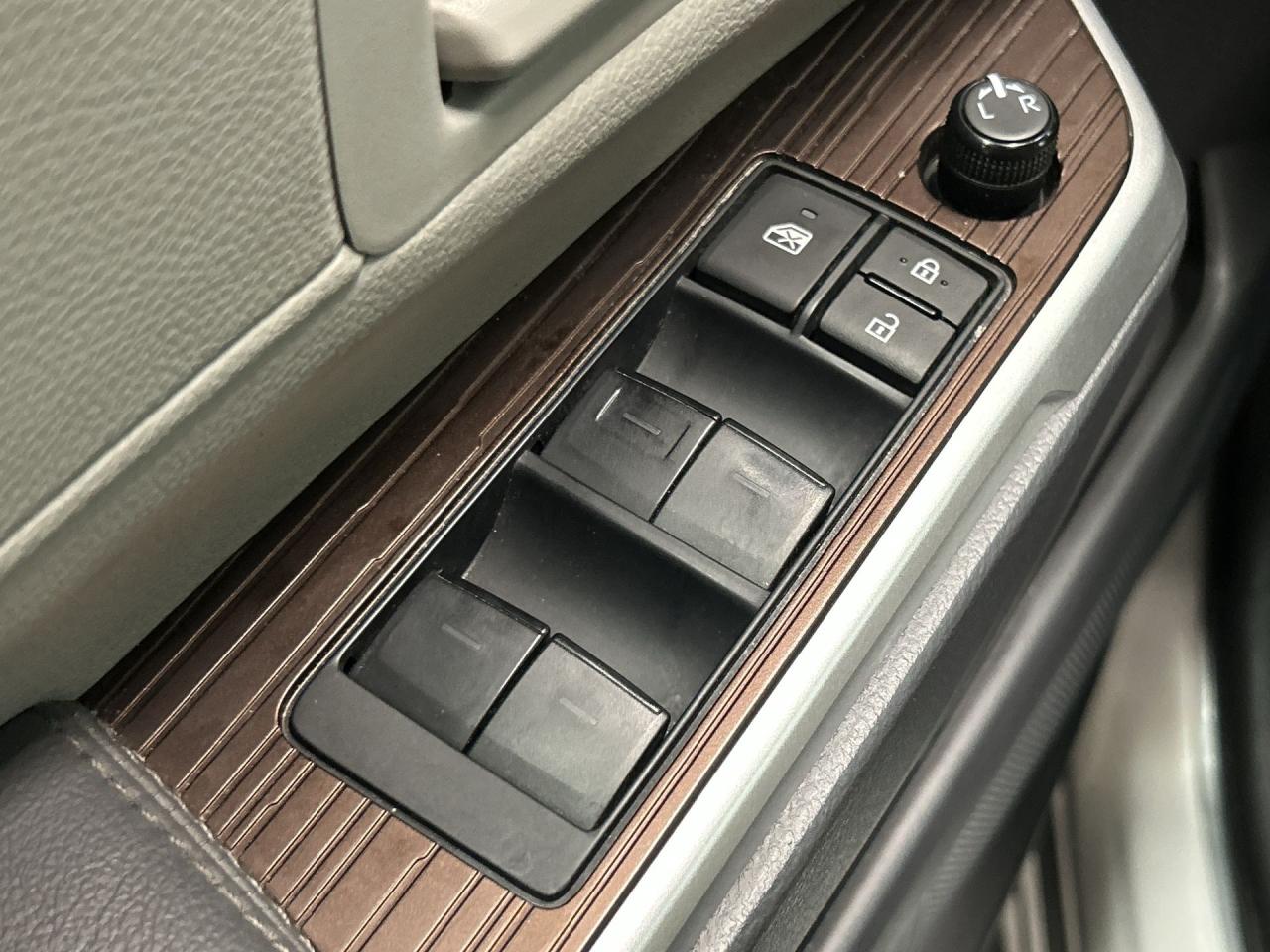 2024 Toyota Sienna HYBRID | 8-PASS | HTD SEATS | CARPLAY |17IN ALLOYS Photo