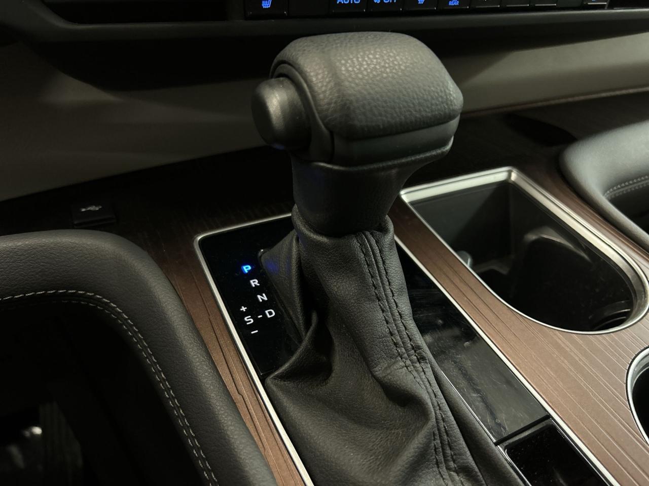 2024 Toyota Sienna HYBRID | 8-PASS | HTD SEATS | CARPLAY |17IN ALLOYS Photo