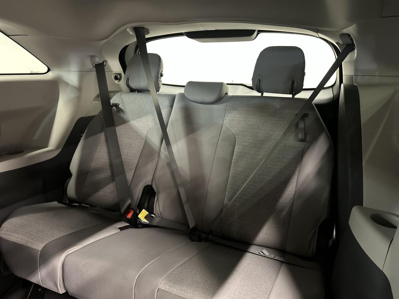 2024 Toyota Sienna HYBRID | 8-PASS | HTD SEATS | CARPLAY |17IN ALLOYS Photo