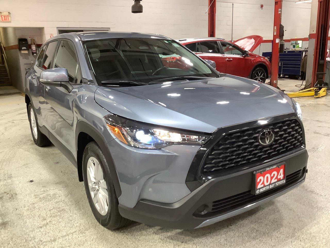 2024 Toyota Corolla Cross LE Photo0