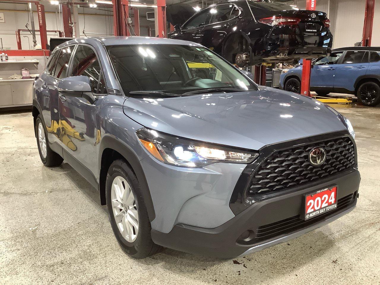 2024 Toyota Corolla Cross LE Photo2