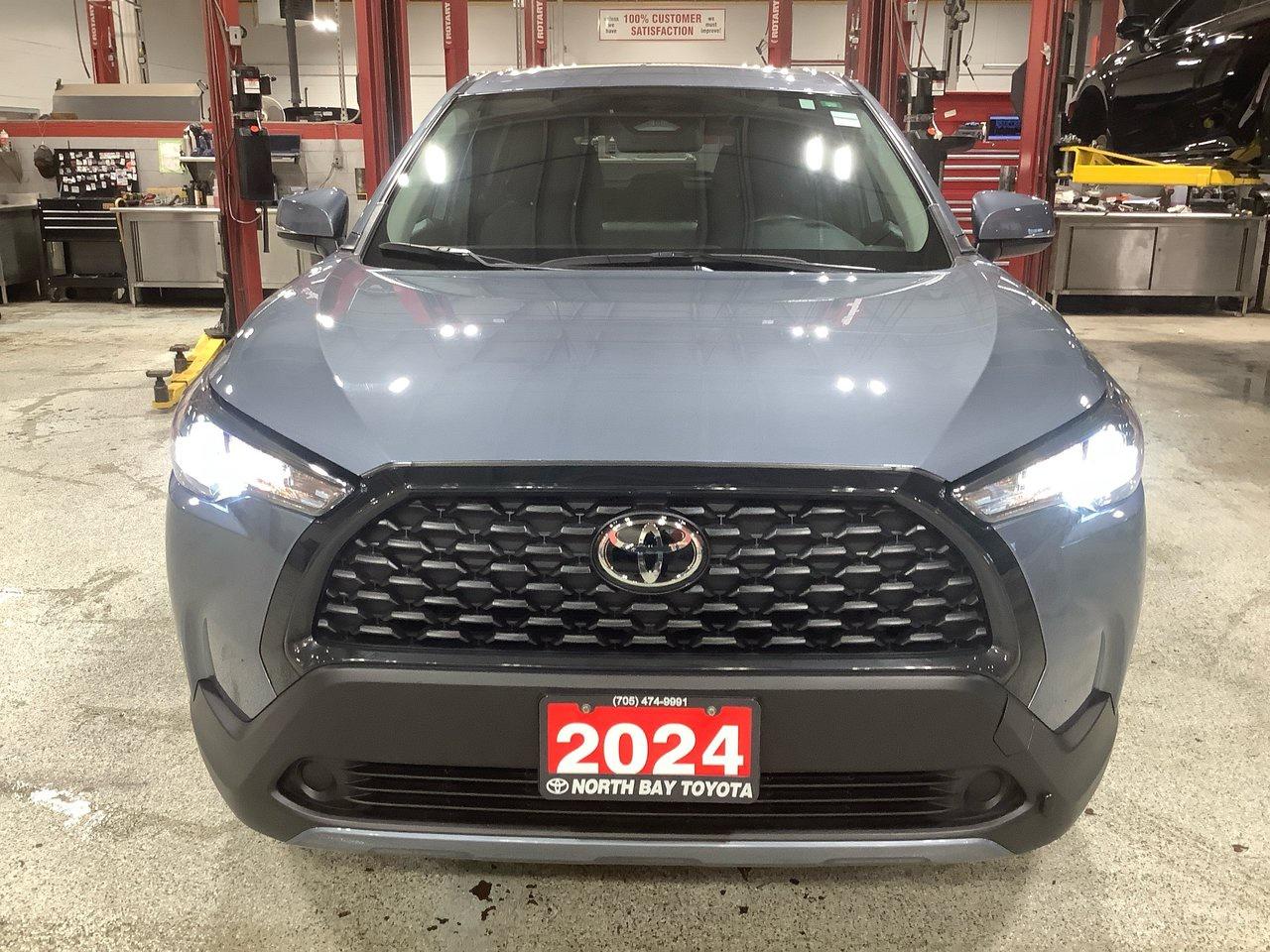 2024 Toyota Corolla Cross LE Photo