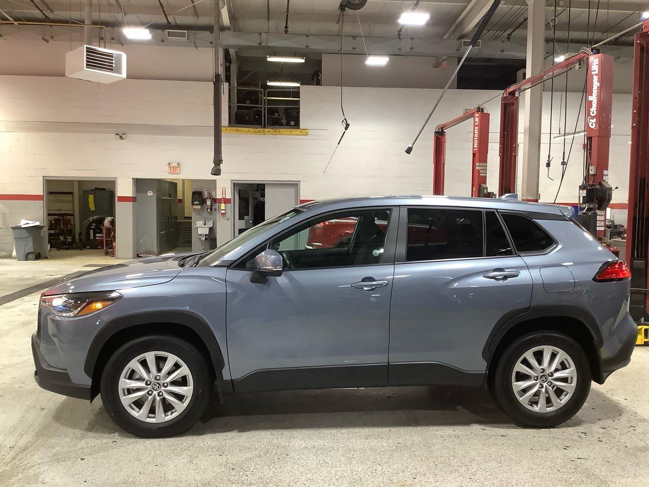 2024 Toyota Corolla Cross LE Photo