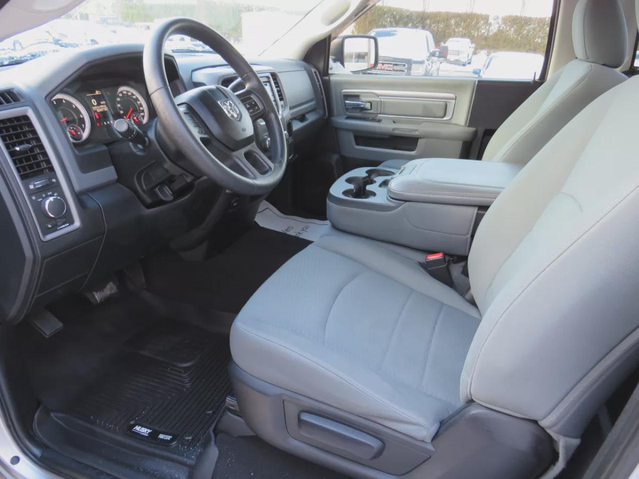 2014 RAM 1500 ST (**EXTREMELY RARE!!**VERY LOW KM!!**EXCELLENT CONDITION!!**CLEAN TITLE/NO ACCIDENTS!!**SAFETY/CERTIFIED!!**TUNNEAU COVER**TRAILER HITCH**TOW/HAUL**ALLOY RIMS**CD PLAYER**BLUETOOTH**) Photo3