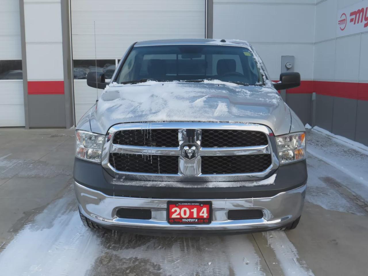 2014 RAM 1500 ST (**EXTREMELY RARE!!**VERY LOW KM!!**EXCELLENT CONDITION!!**CLEAN TITLE/NO ACCIDENTS!!**SAFETY/CERTIFIED!!**TUNNEAU COVER**TRAILER HITCH**TOW/HAUL**ALLOY RIMS**CD PLAYER**BLUETOOTH**) Photo