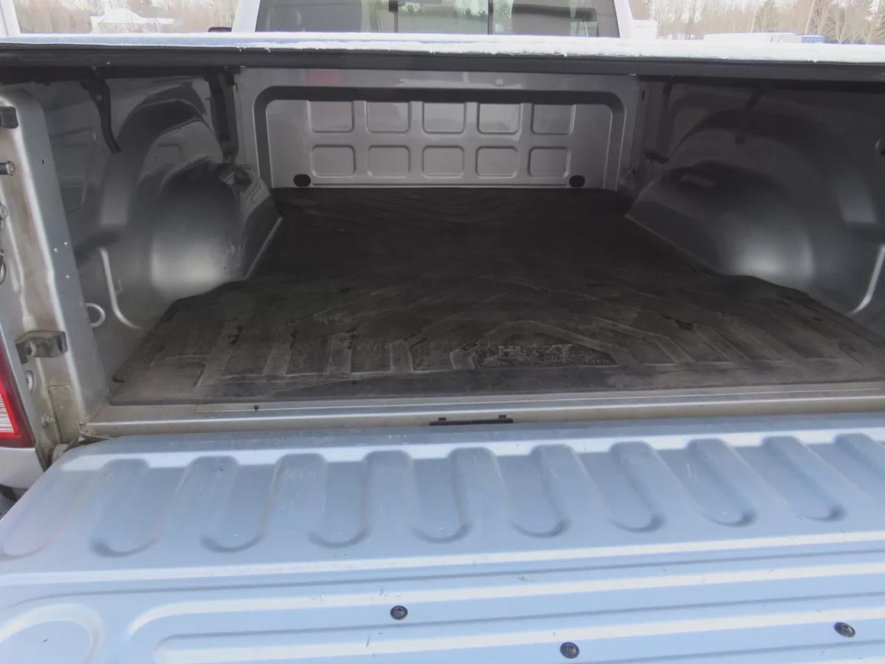 2014 RAM 1500 ST (**EXTREMELY RARE!!**VERY LOW KM!!**EXCELLENT CONDITION!!**CLEAN TITLE/NO ACCIDENTS!!**SAFETY/CERTIFIED!!**TUNNEAU COVER**TRAILER HITCH**TOW/HAUL**ALLOY RIMS**CD PLAYER**BLUETOOTH**) Photo