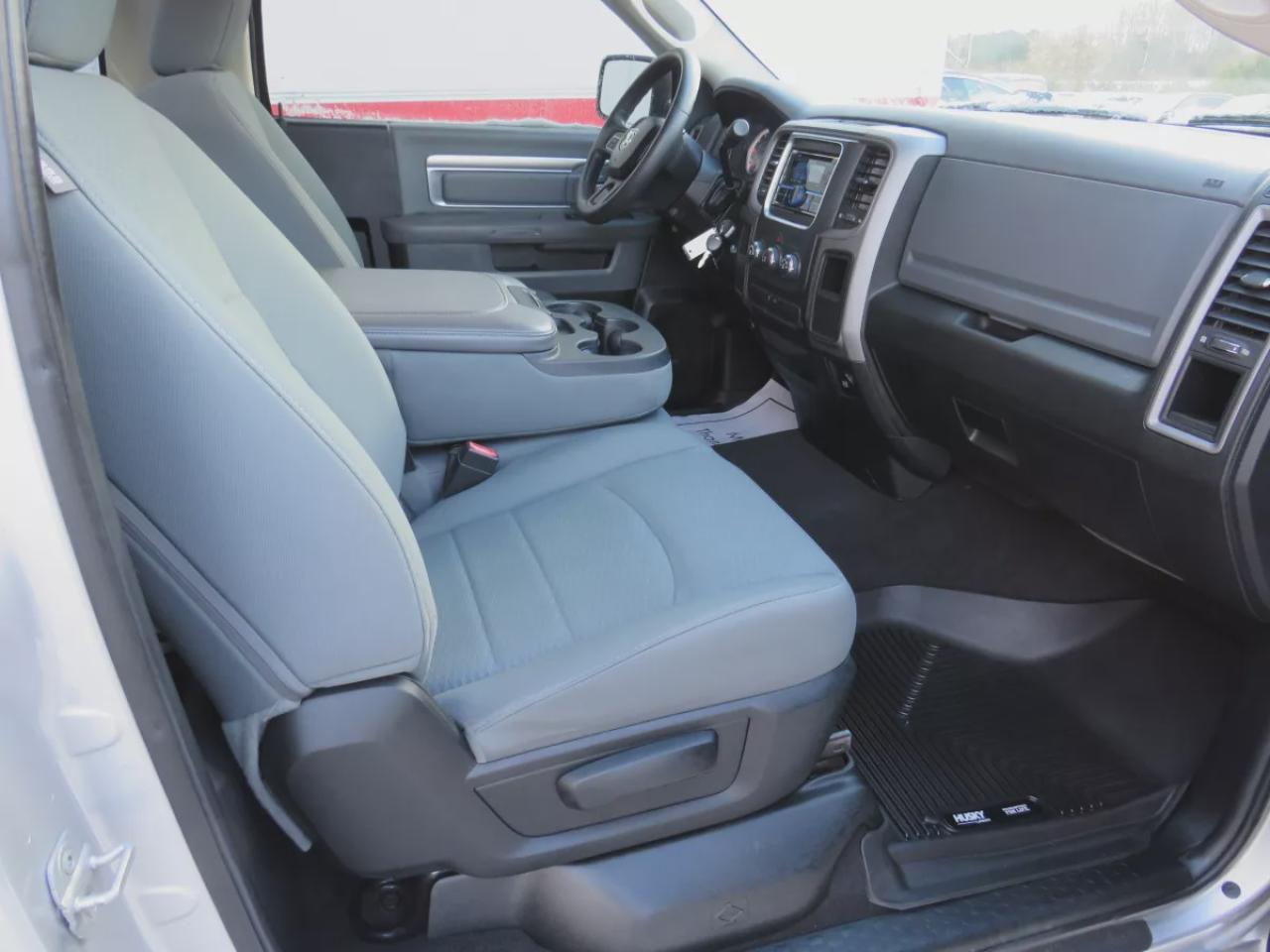 2014 RAM 1500 ST (**EXTREMELY RARE!!**VERY LOW KM!!**EXCELLENT CONDITION!!**CLEAN TITLE/NO ACCIDENTS!!**SAFETY/CERTIFIED!!**TUNNEAU COVER**TRAILER HITCH**TOW/HAUL**ALLOY RIMS**CD PLAYER**BLUETOOTH**) Photo