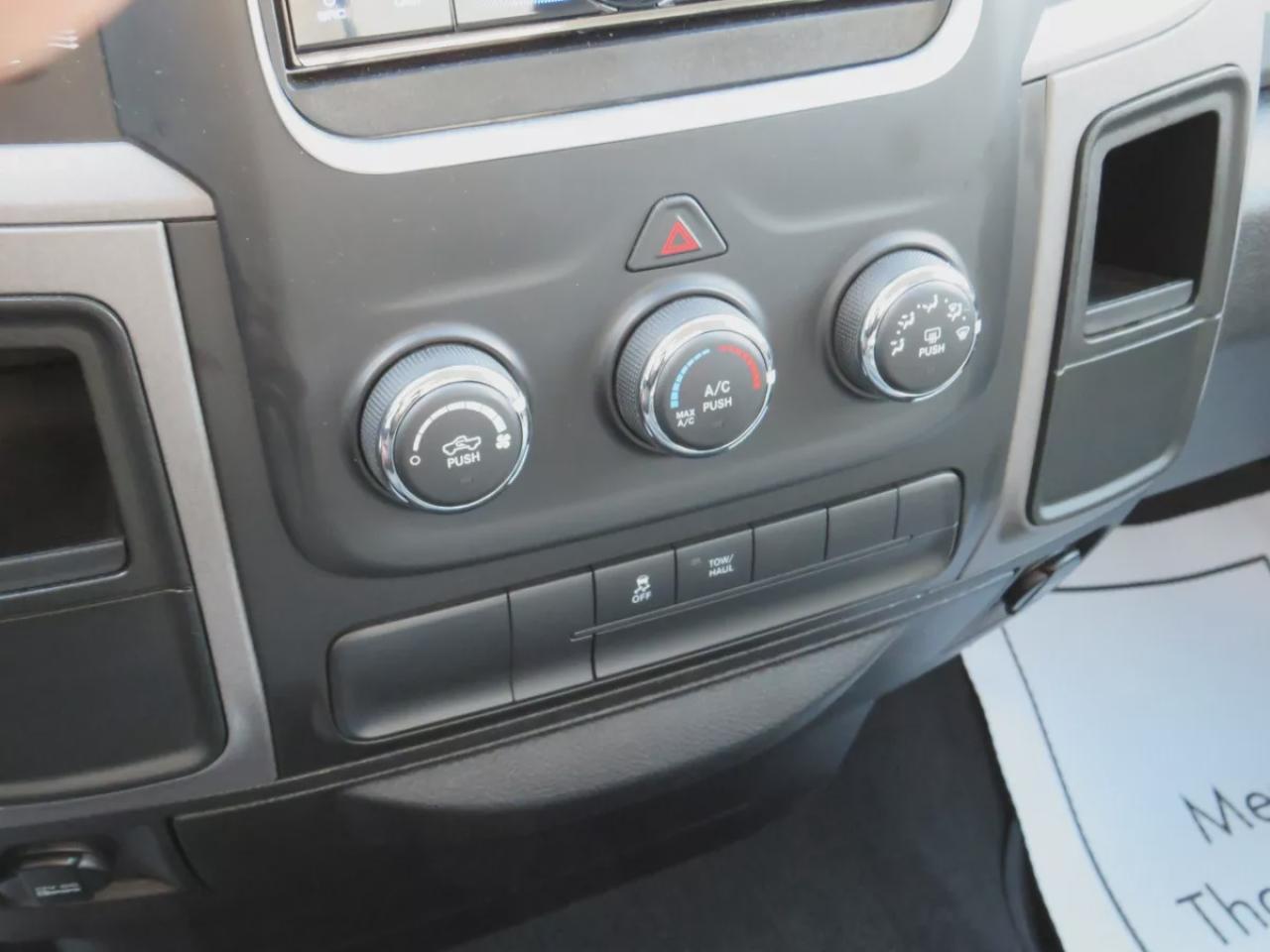 2014 RAM 1500 ST (**EXTREMELY RARE!!**VERY LOW KM!!**EXCELLENT CONDITION!!**CLEAN TITLE/NO ACCIDENTS!!**SAFETY/CERTIFIED!!**TUNNEAU COVER**TRAILER HITCH**TOW/HAUL**ALLOY RIMS**CD PLAYER**BLUETOOTH**) Photo