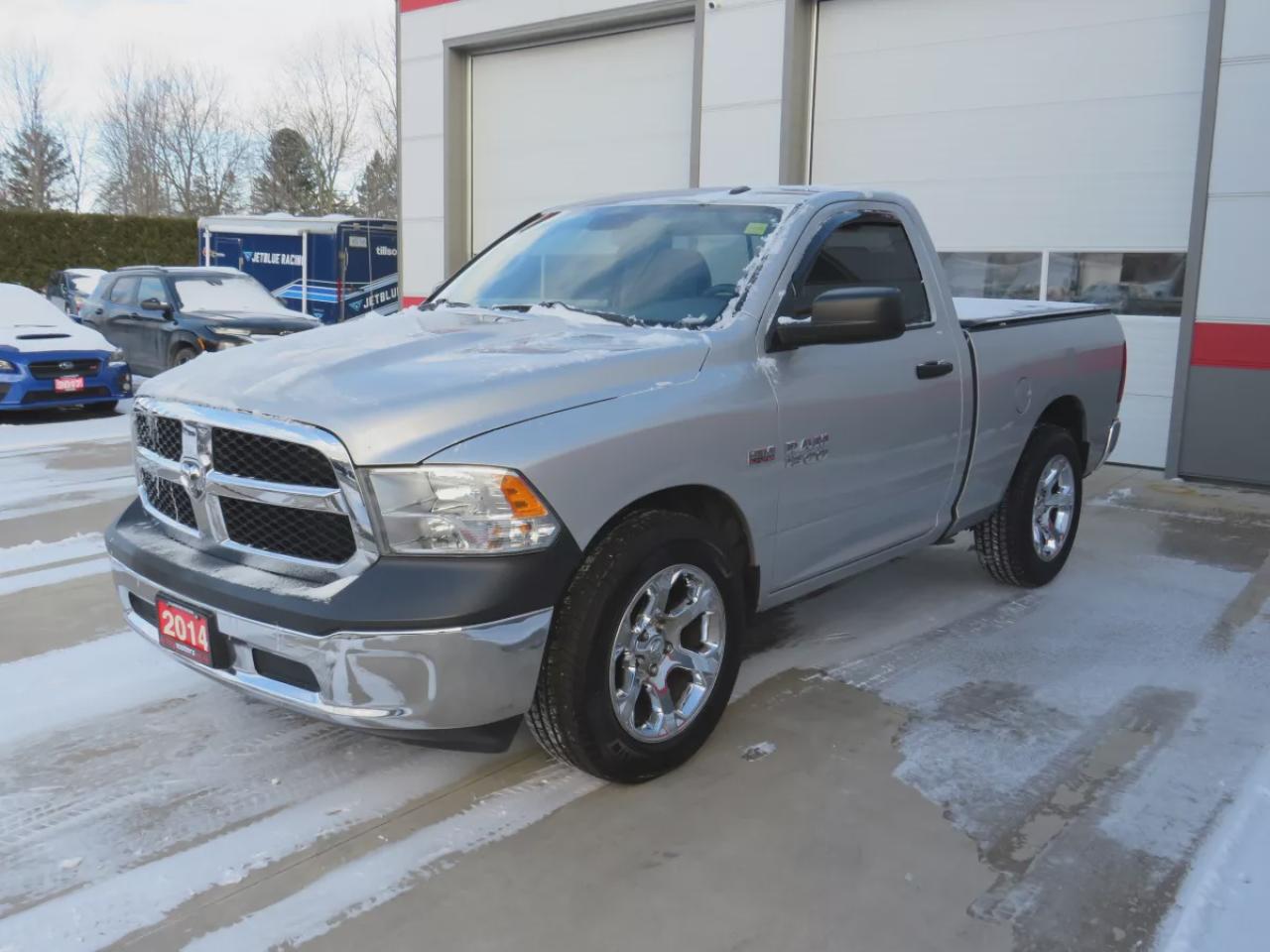 2014 RAM 1500 ST (**EXTREMELY RARE!!**VERY LOW KM!!**EXCELLENT CONDITION!!**CLEAN TITLE/NO ACCIDENTS!!**SAFETY/CERTIFIED!!**TUNNEAU COVER**TRAILER HITCH**TOW/HAUL**ALLOY RIMS**CD PLAYER**BLUETOOTH**) Photo