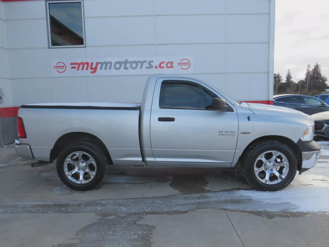 2014 RAM 1500 ST (**EXTREMELY RARE!!**VERY LOW KM!!**EXCELLENT CONDITION!!**CLEAN TITLE/NO ACCIDENTS!!**SAFETY/CERTIFIED!!**TUNNEAU COVER**TRAILER HITCH**TOW/HAUL**ALLOY RIMS**CD PLAYER**BLUETOOTH**) Photo