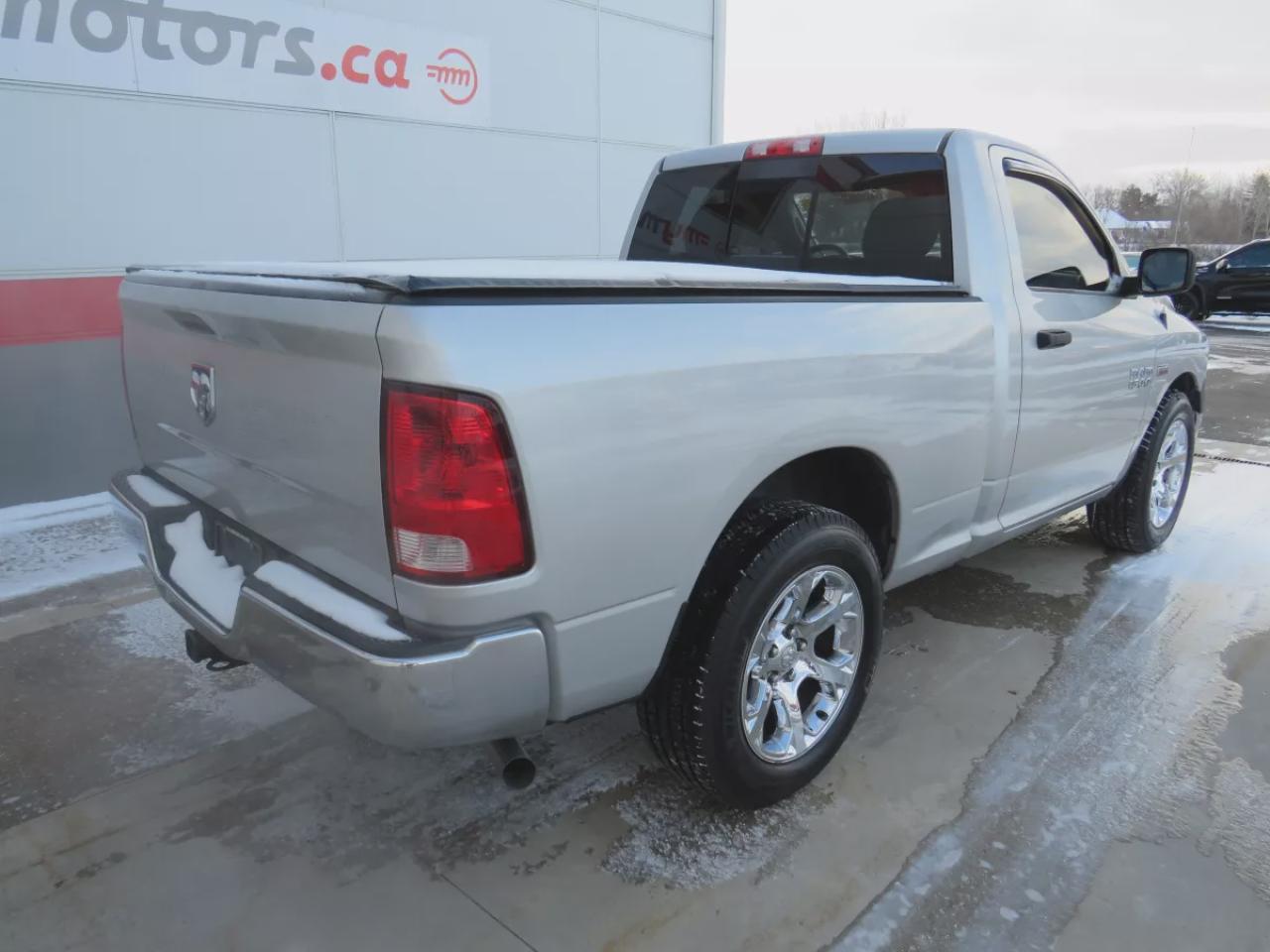 2014 RAM 1500 ST (**EXTREMELY RARE!!**VERY LOW KM!!**EXCELLENT CONDITION!!**CLEAN TITLE/NO ACCIDENTS!!**SAFETY/CERTIFIED!!**TUNNEAU COVER**TRAILER HITCH**TOW/HAUL**ALLOY RIMS**CD PLAYER**BLUETOOTH**) Photo