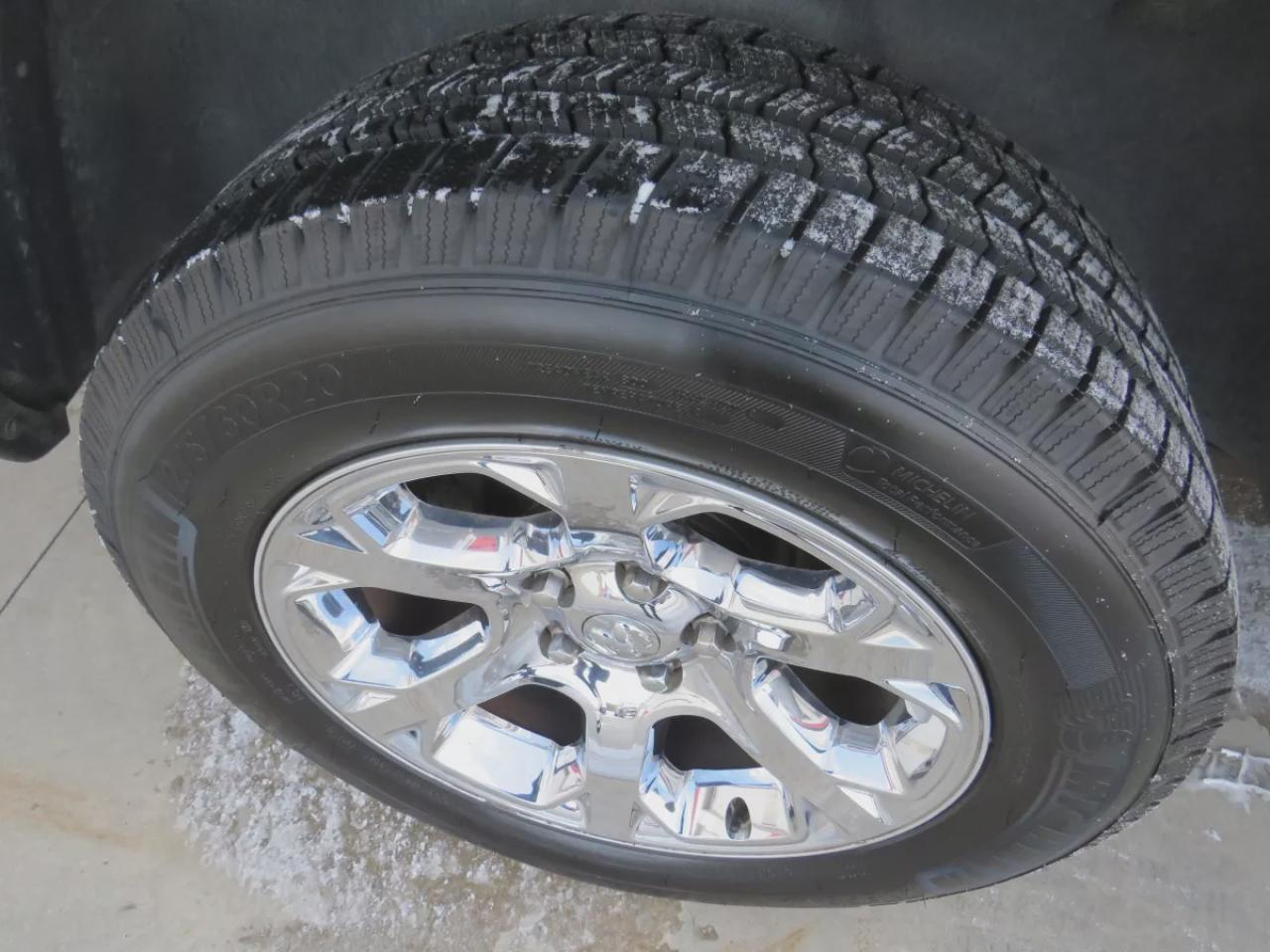 2014 RAM 1500 ST (**EXTREMELY RARE!!**VERY LOW KM!!**EXCELLENT CONDITION!!**CLEAN TITLE/NO ACCIDENTS!!**SAFETY/CERTIFIED!!**TUNNEAU COVER**TRAILER HITCH**TOW/HAUL**ALLOY RIMS**CD PLAYER**BLUETOOTH**) Photo