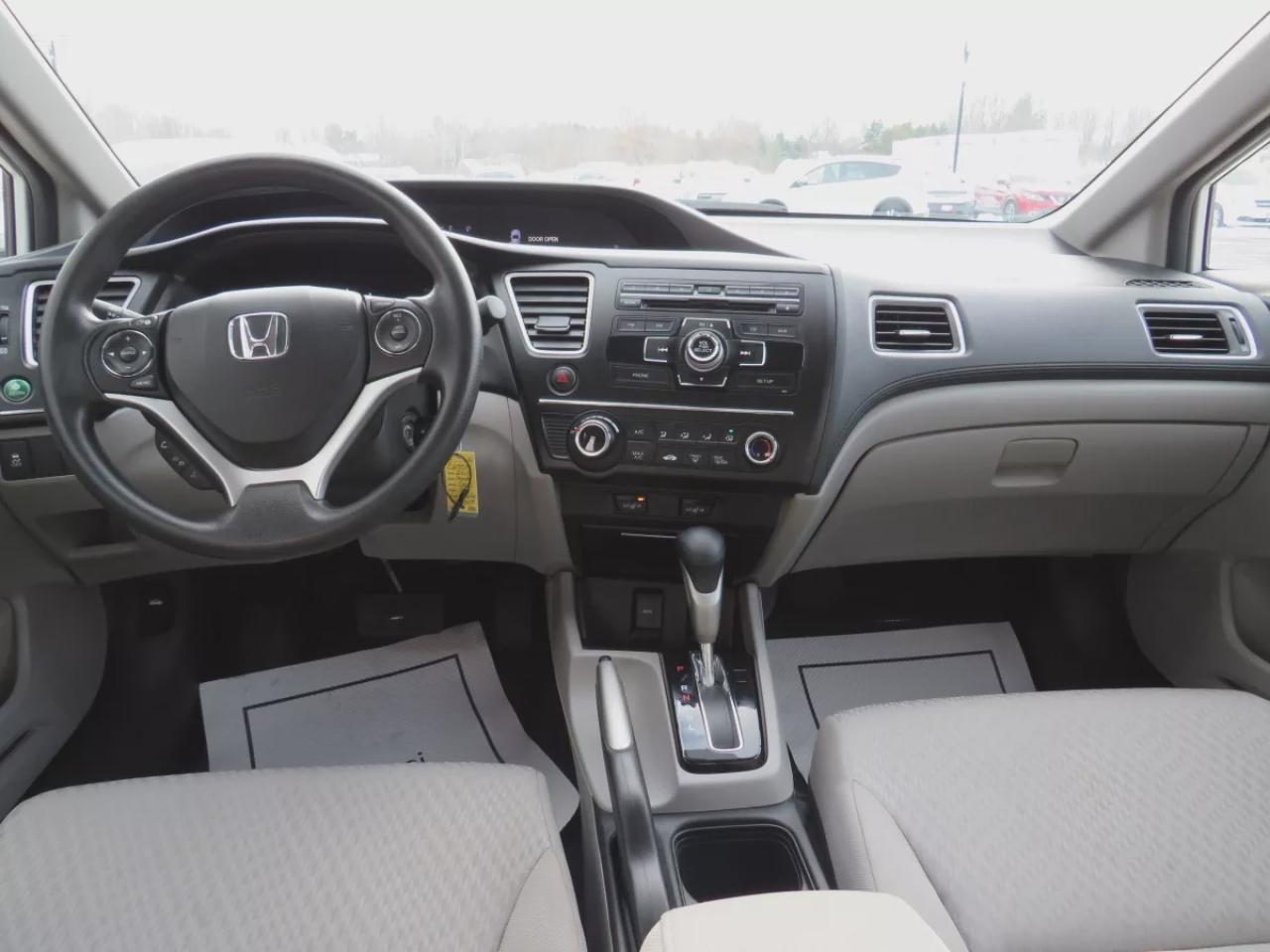 2015 Honda Civic Sedan LX (**VERY RARE!!**EXTREMELY LOW KM!**SAFETY/CERTIFIED!!**CLEAN TITLE/NO ACCIDENTS!!**AUTOMATIC**REVERSE CAMERA**A/C**HEATES SEATS**AUX**BLUETOOTH**CRUISE CONTROL**) Photo4