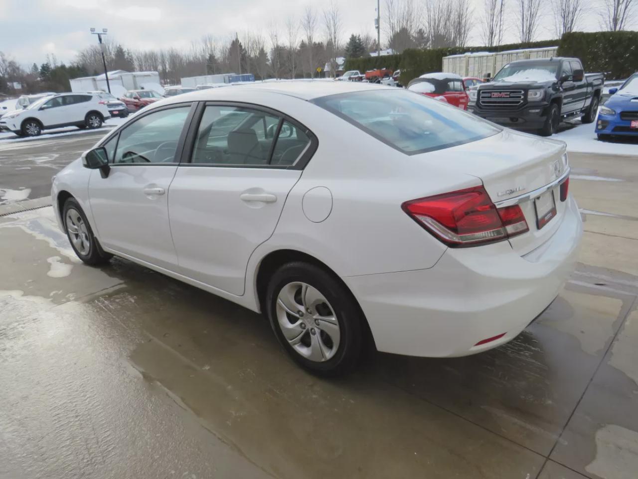 2015 Honda Civic Sedan LX (**VERY RARE!!**EXTREMELY LOW KM!**SAFETY/CERTIFIED!!**CLEAN TITLE/NO ACCIDENTS!!**AUTOMATIC**REVERSE CAMERA**A/C**HEATES SEATS**AUX**BLUETOOTH**CRUISE CONTROL**) Photo