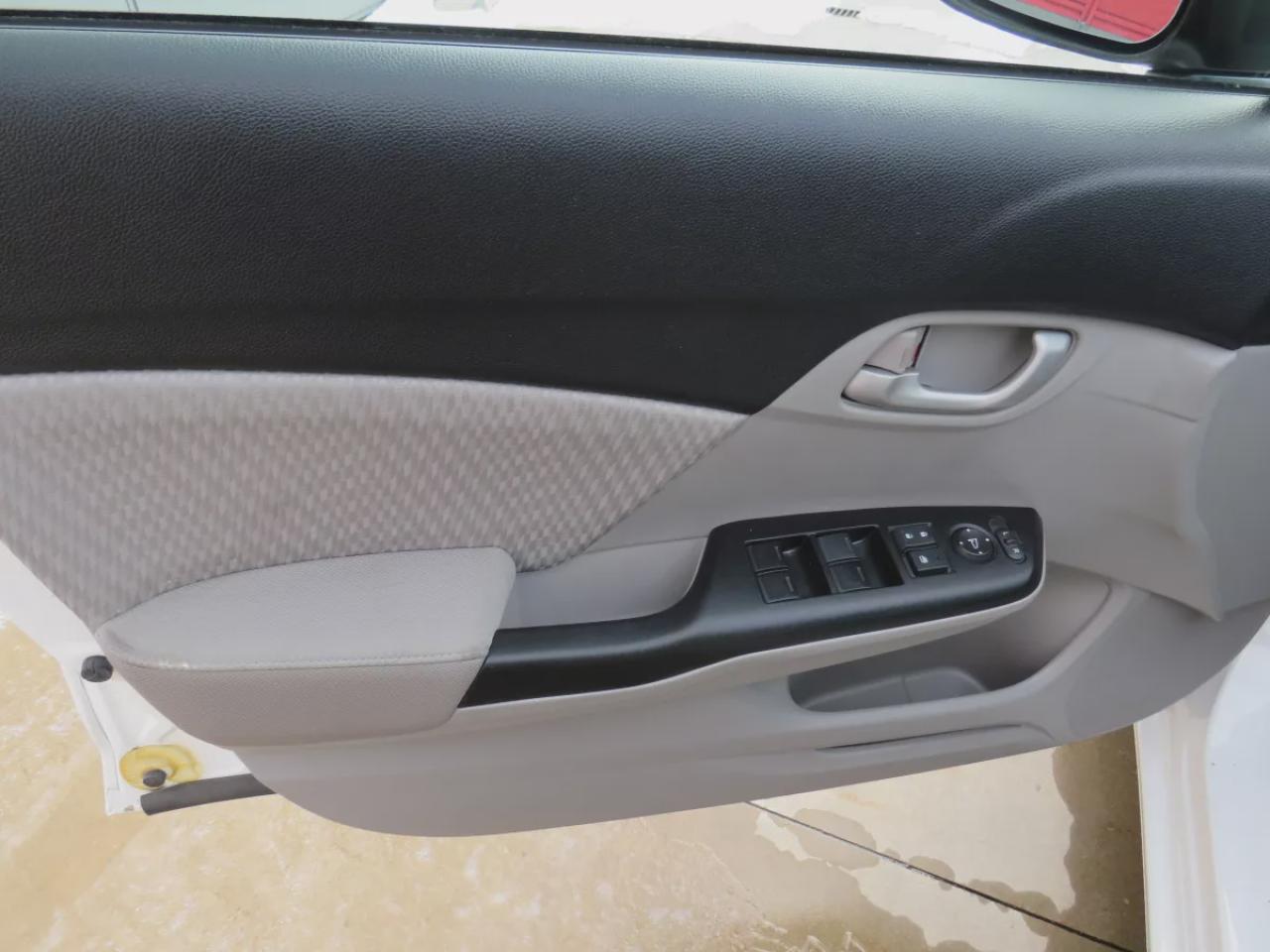 2015 Honda Civic Sedan LX (**VERY RARE!!**EXTREMELY LOW KM!**SAFETY/CERTIFIED!!**CLEAN TITLE/NO ACCIDENTS!!**AUTOMATIC**REVERSE CAMERA**A/C**HEATES SEATS**AUX**BLUETOOTH**CRUISE CONTROL**) Photo