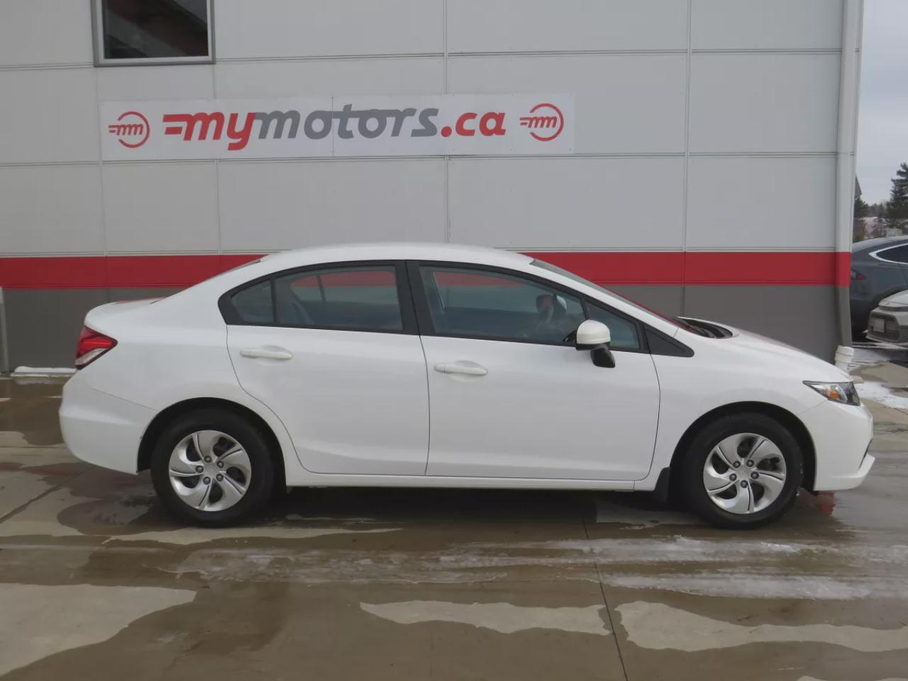 2015 Honda Civic Sedan LX (**VERY RARE!!**EXTREMELY LOW KM!**SAFETY/CERTIFIED!!**CLEAN TITLE/NO ACCIDENTS!!**AUTOMATIC**REVERSE CAMERA**A/C**HEATES SEATS**AUX**BLUETOOTH**CRUISE CONTROL**) Photo