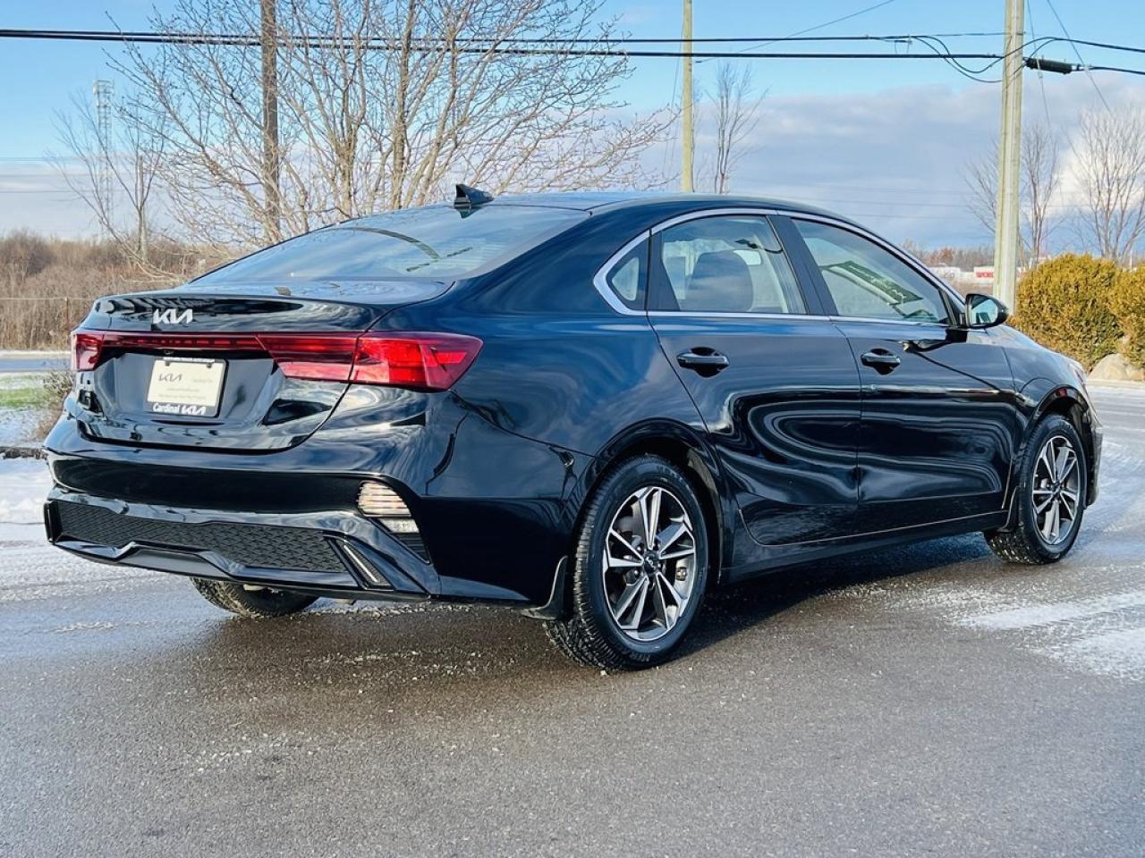 2023 Kia Forte EX Photo2