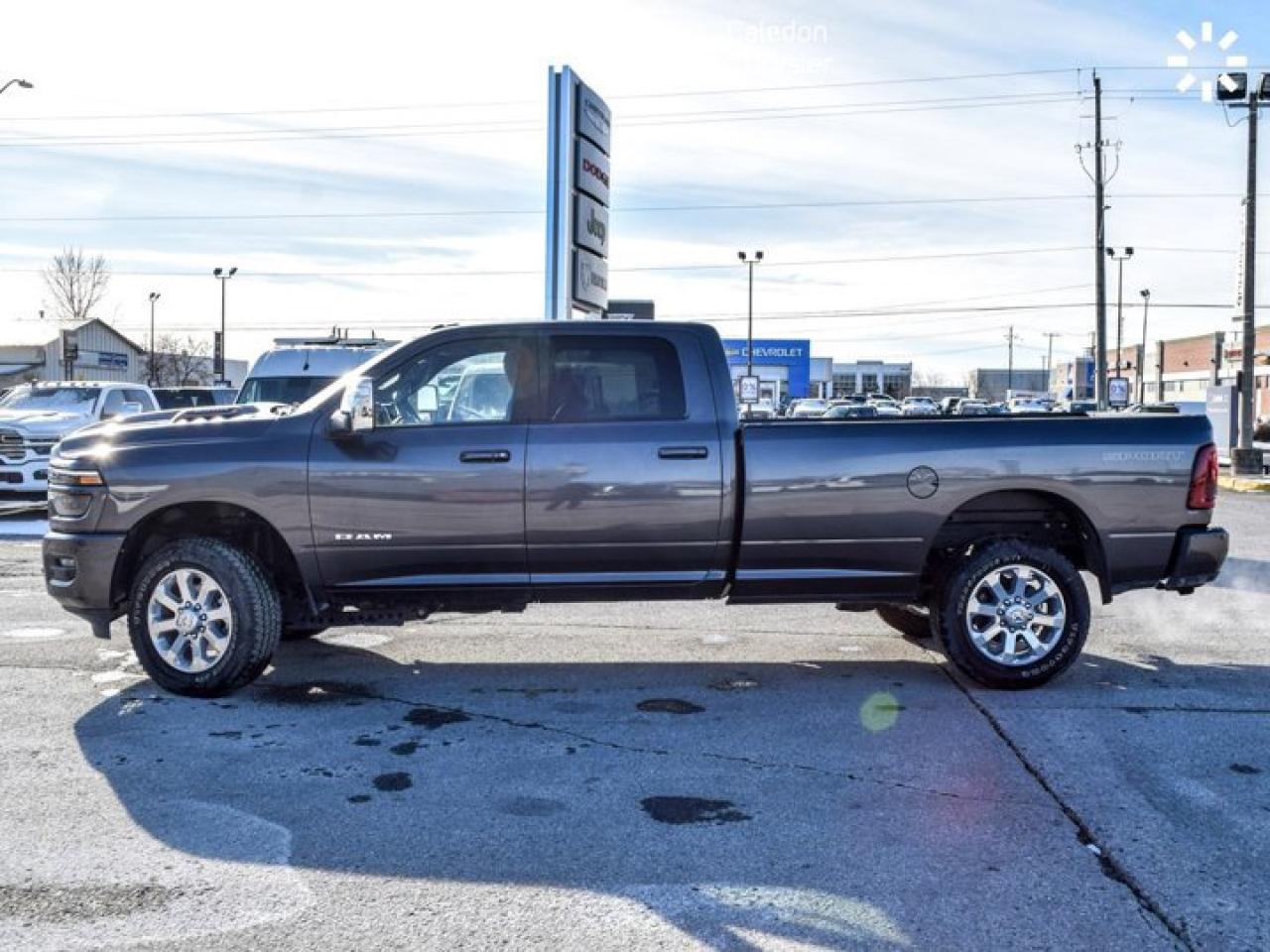 2025 RAM 2500 Laramie  4x4 Crew Cab 8' Box 6.4L Only 64 Km Leather Sunroof  Sport Appearance Photo