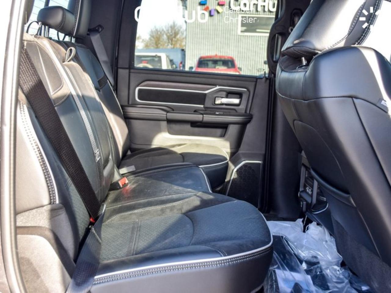 2025 RAM 2500 Laramie  4x4 Crew Cab 8' Box 6.4L Only 64 Km Leather Sunroof  Sport Appearance Photo