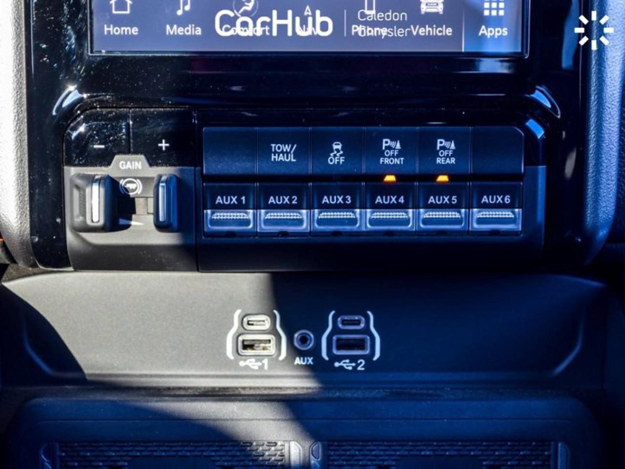 2025 RAM 2500 Laramie  4x4 Crew Cab 8' Box 6.4L Only 64 Km Leather Sunroof  Sport Appearance Photo