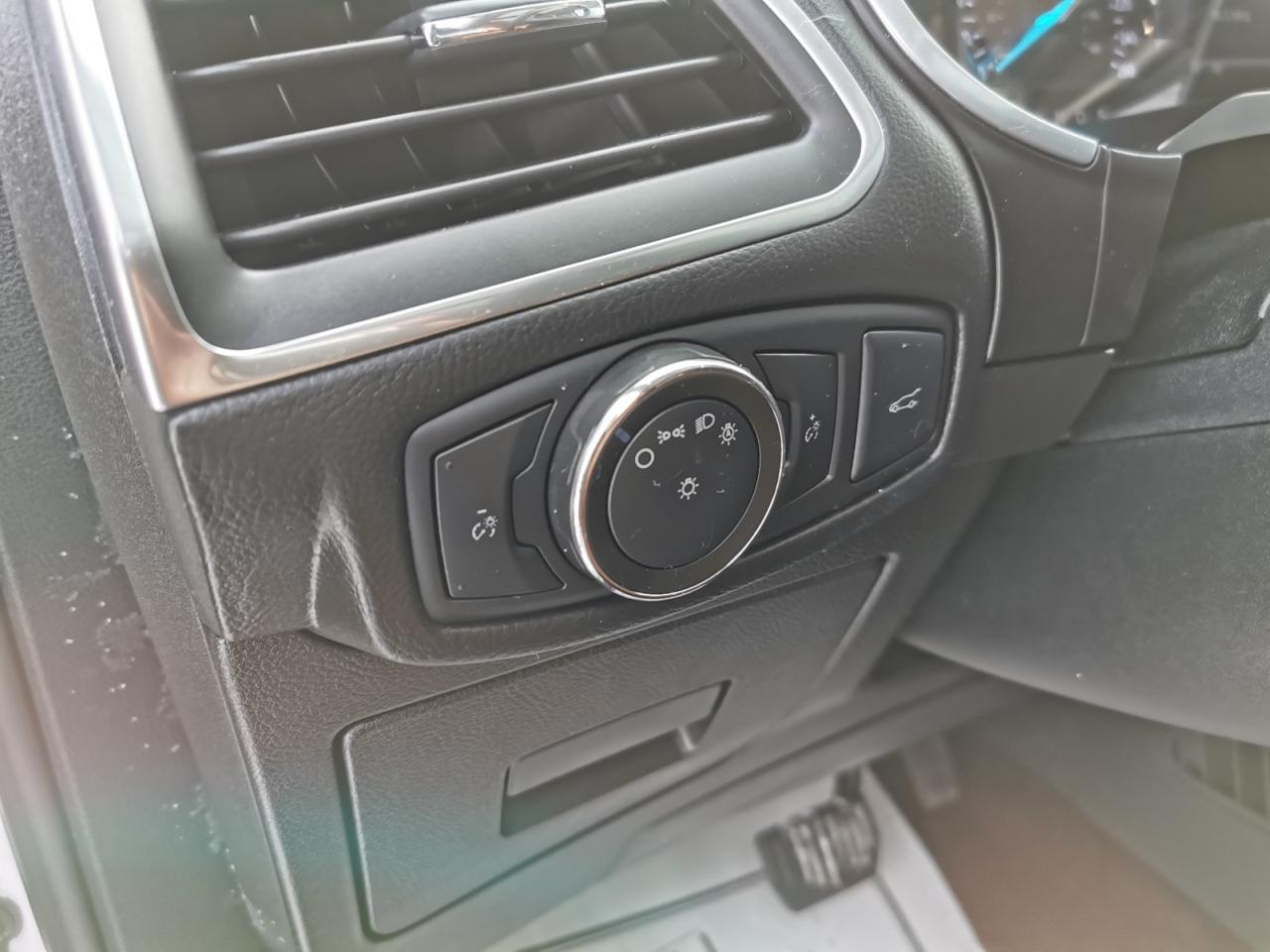 2016 Ford Edge Titanium AWD Photo