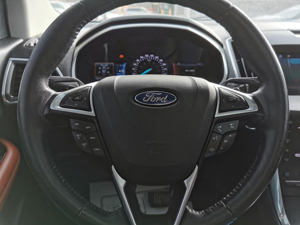 2016 Ford Edge Titanium AWD Photo