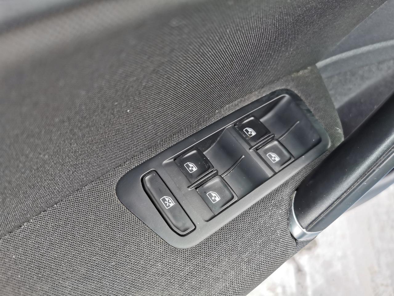 2016 Volkswagen Golf TSi  SE Photo