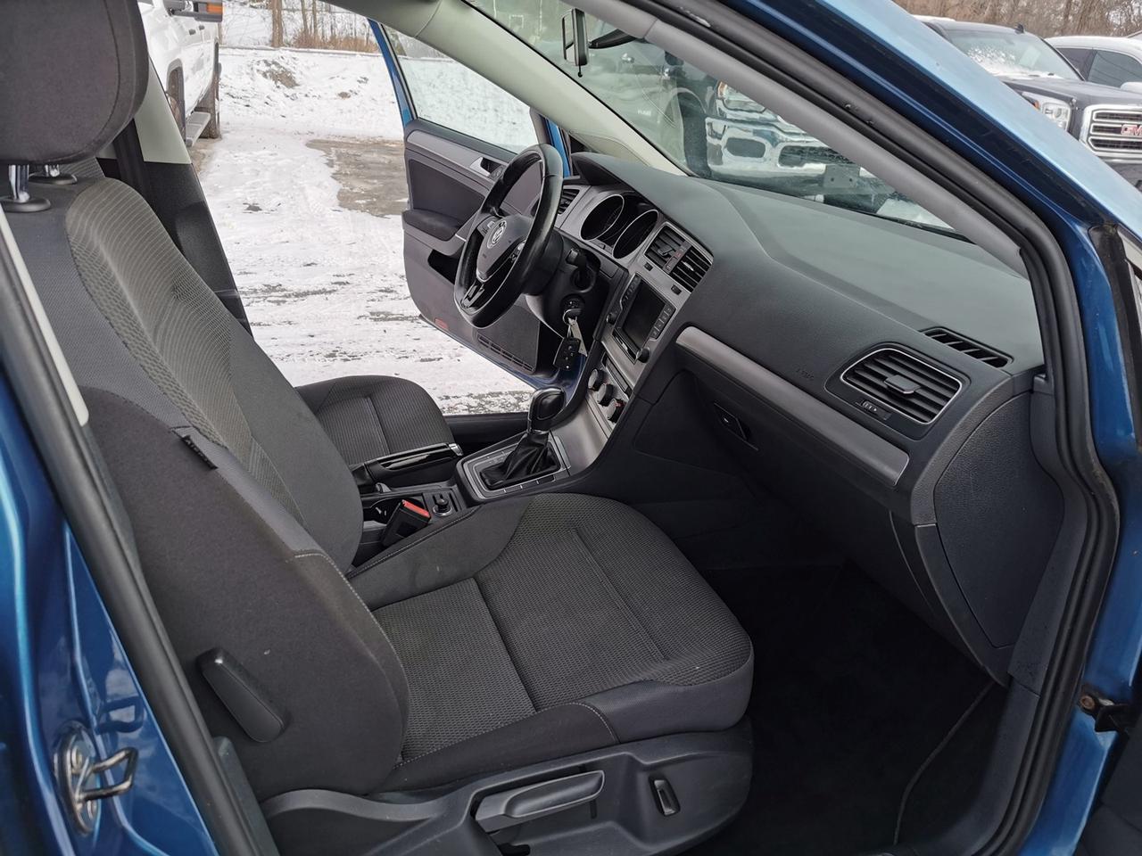 2016 Volkswagen Golf TSi  SE Photo